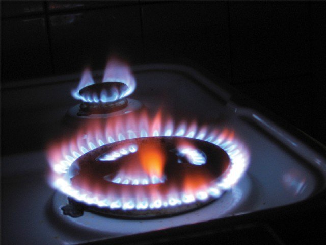 Pakistan raises gas prices to trim subsidies amid budget woes