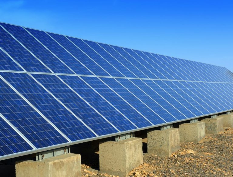 Pakistan needs to tap potential of off-grid solar industry