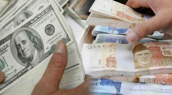 Rupee further plunges against the dollar, touches Rs119.05 in kerb market