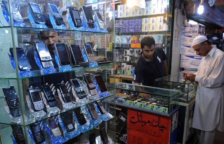 Mobile phone imports grow 11.84% in October to $61.189 million