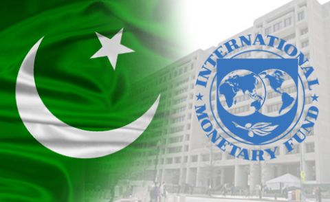 IMF gives favourable outlook to Pakistan’s economy, warns of risks in medium-term