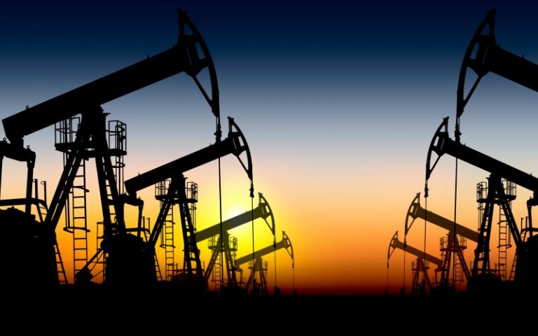 Oil dips as trade dispute threatens growth