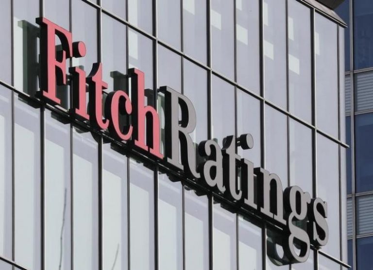 Fitch downgrades Pakistan’s rating to B-, maintains stable outlook