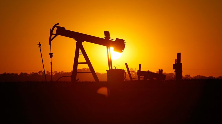 Oil prices dip, as US crude inventories soar