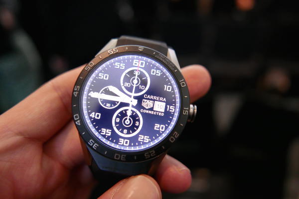 Luxury watchmakers shed reluctance, eye booming online sales Luxury watchmakers shed reluctance, eye booming online sales