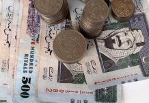 Saudi employers given green light to cut wages, working hours