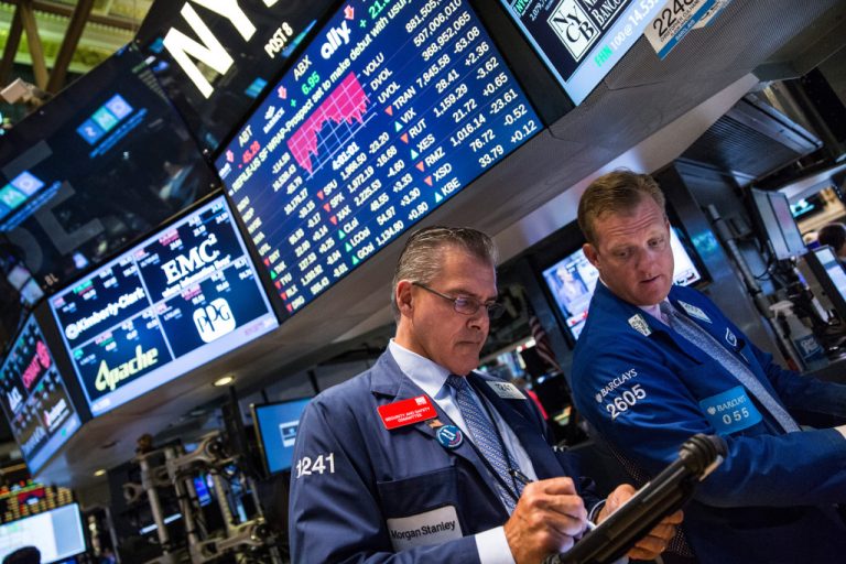 US stocks rattled, dive 2 percent as US-China trade wars intensify