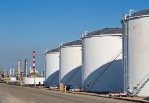 Oil market falls too big to offset with output cuts, IAE warns