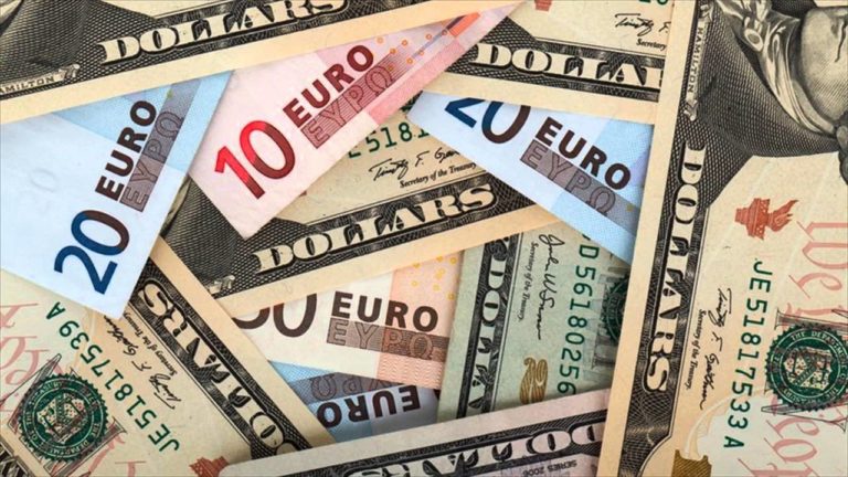 Dollar stronger as Draghi warning on risks hurts euro