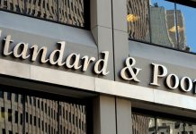 S&P downgrades Pakistan’s rating to B-, says recovery to take longer