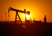 Oil prices fall 1pc as economic worries outweigh tanker tensions