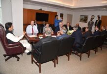 PM meets World Bank president, acting IMF chief in Washington