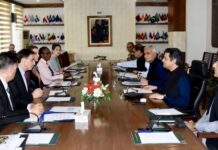 Pakistan, US discuss ways to strengthen economic ties