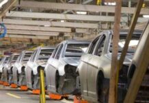 As PM hails economic team, large-scale manufacturing continues to shrink