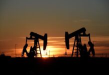 Oil falls after surprise US inventory build