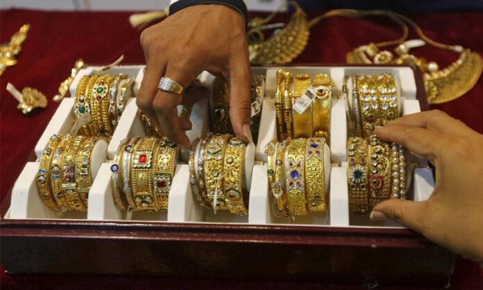 Artificial jewelery exports
