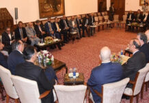 Govt working hard to facilitate investment, PM tells businessmen