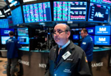 US stocks end higher over China virus concerns