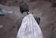 Pakistan’s 70pc labour force ‘working without formal paperwork’: report