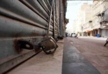 Karachi traders seek clarity over lockdown situation