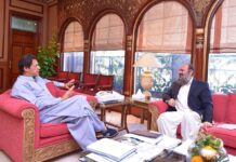 Imran promises ‘special funds’ to Balochistan for uplift