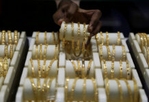 Gold continues to set new records, hits Rs117,300 per tola