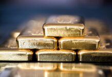 Gold hits a new record high of Rs123,800 per tola