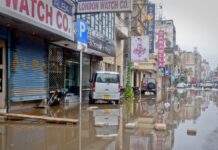 Downpour in Karachi substantially reduces industrial production, causes supply delays