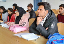 Almost 4000 students at risk of losing scholarships at foreign universities