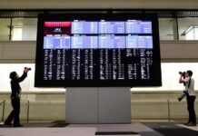 Global shares retreat on coronavirus resurgence, fading US stimulus hopes