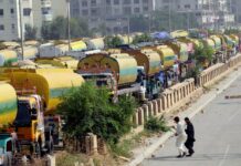 District authorities succumb to oil tanker association’s blackmailing tactics