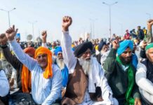 Indian farmers step up pressure with hunger strike against reforms