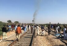 PSM employees block railways in Karachi, demand reinstatement